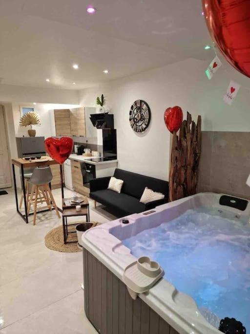 Appartement - Spa Monteux Luaran gambar