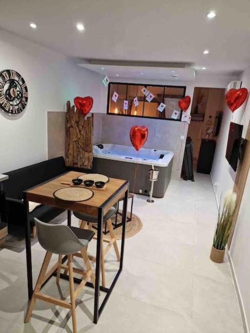 Appartement - Spa Monteux Luaran gambar